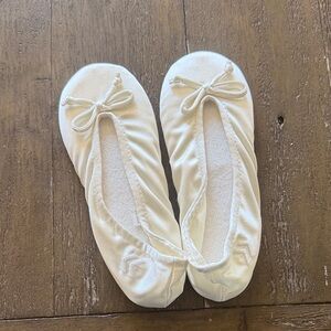 Isotoner ballet, soft slippers, size small great condition size 5/6